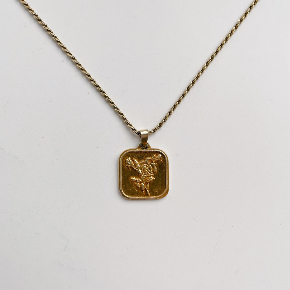 14k Gold Vermeil Nalin Studios Shiny Gold “Rose” Square Coin Medallion Necklace - Picture 5 of 10